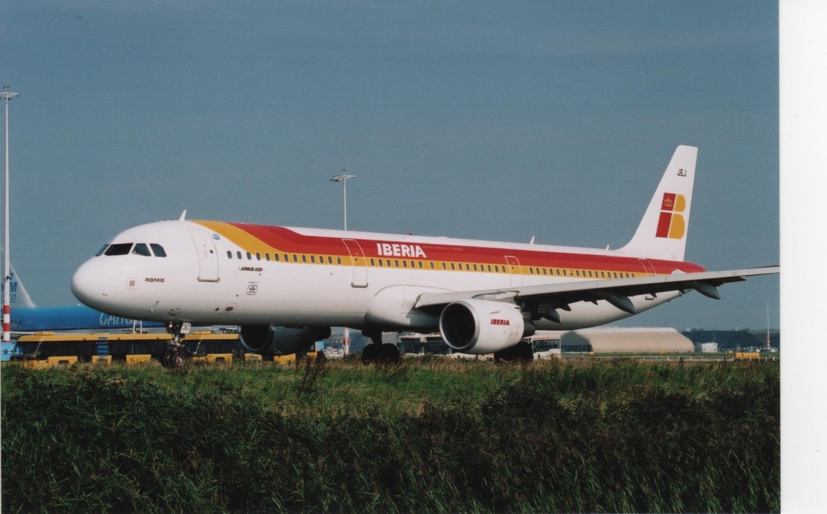 EC-JEJ, Airbus A321, MSN: 2381, Iberia, Amsterdam Schiphol Airport, 04/09/2005.  