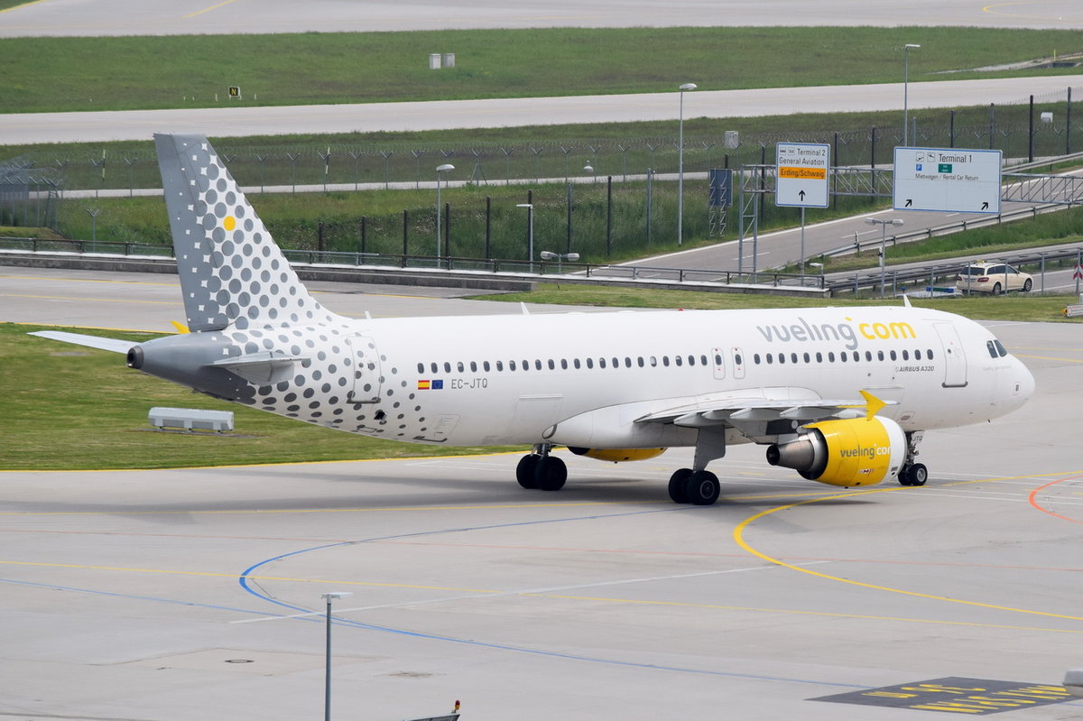 EC-JTQ Vueling Airbus A320-214  am 14.05.2016 zum Gate in München
