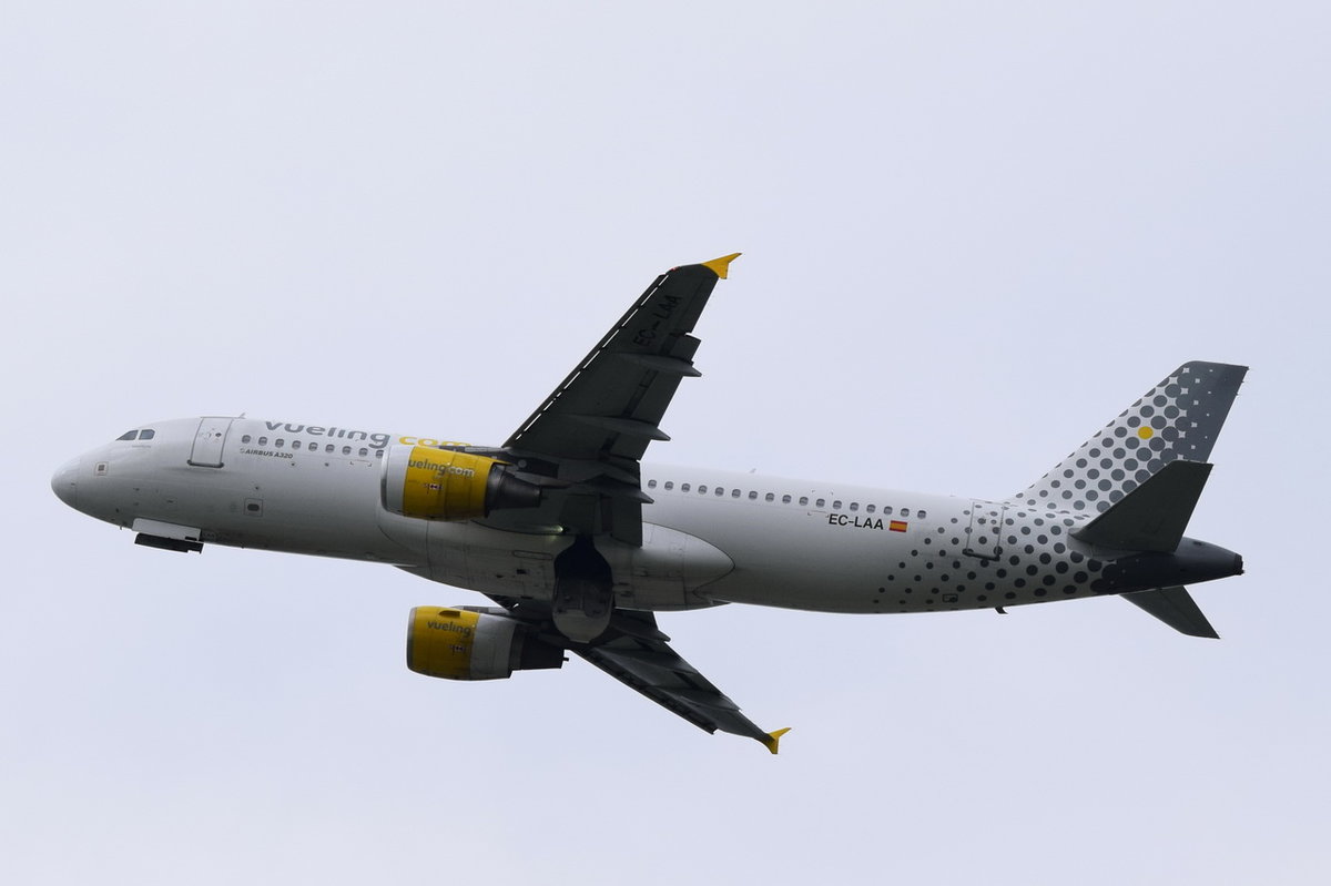 EC-LAA Vueling Airbus A320-214  in München gestartet am 14.05.2016