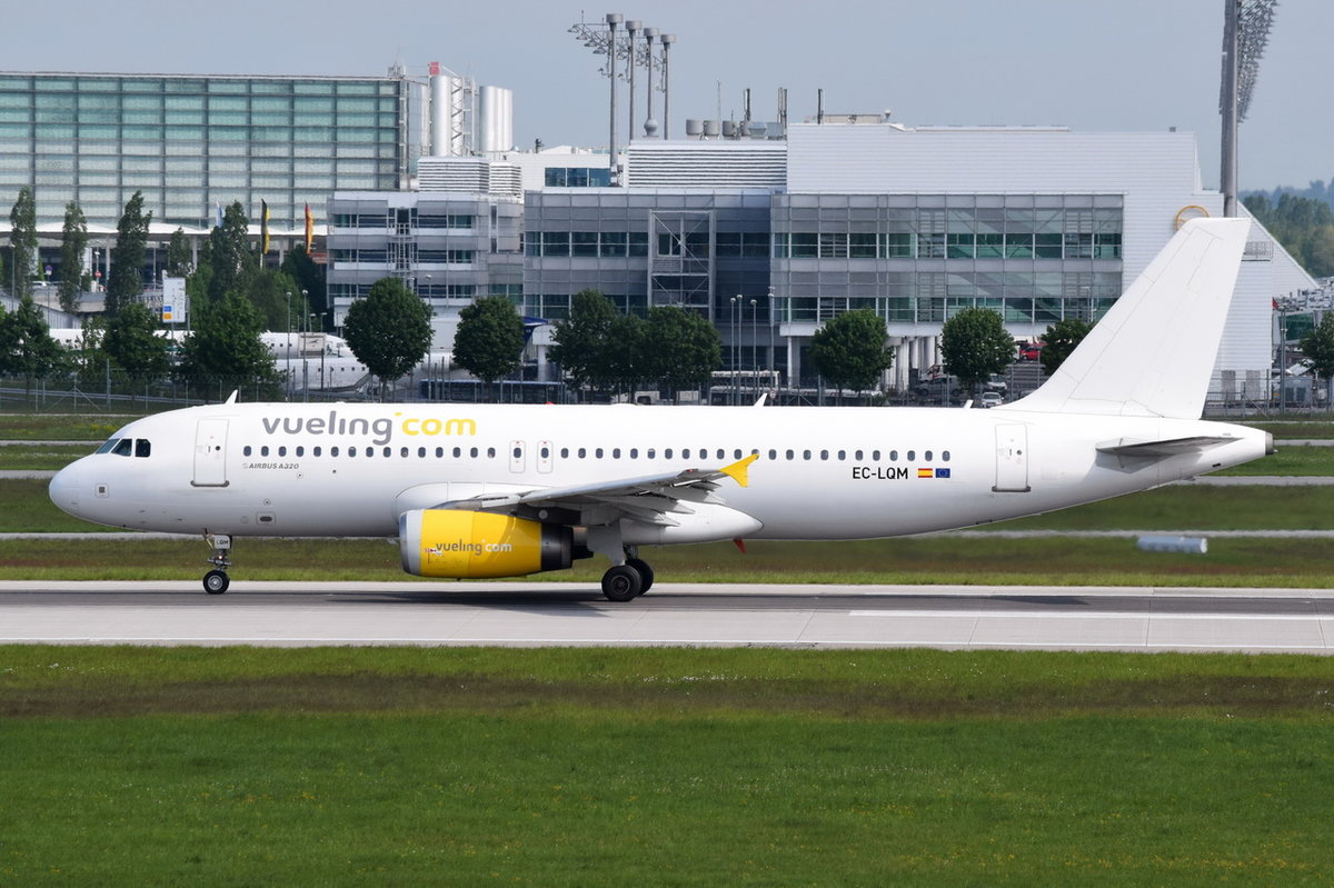EC-LQM Vueling Airbus A320-232  beim Start am 14.05.2016 in München