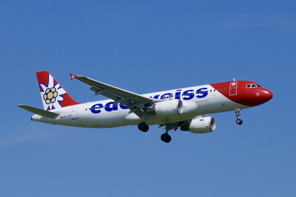 Edelweiss A320-214 HB-IJW  Braunwald  kurz vor der Landung am 15.9.18 in Zürich.