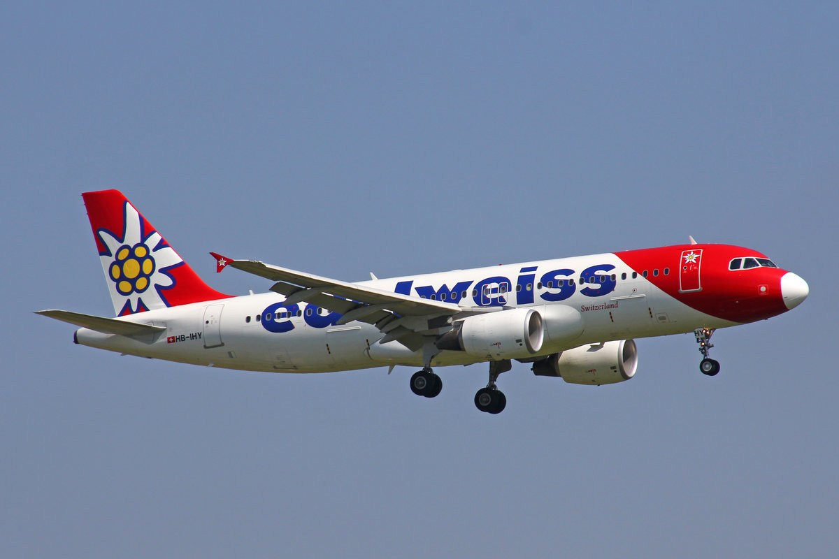Edelweiss Air, HB-IHY, Airbus A320-214, Blüemlisalp , 31.August 2016, ZRH Zürich, Switzerland.
