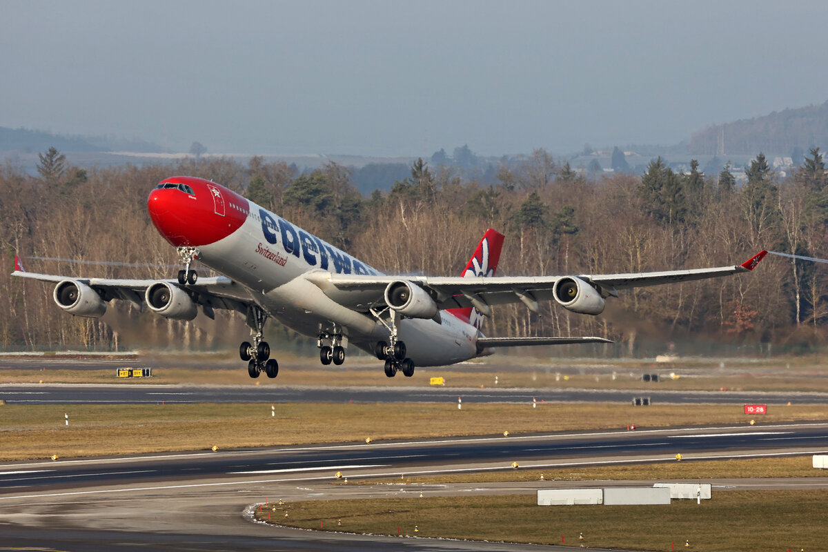 Edelweiss Air, HB-JME, Airbus A340-313X, msn: 559,  Pilatus , 16.Januar 2024, ZRH Zürich, Switzerland.