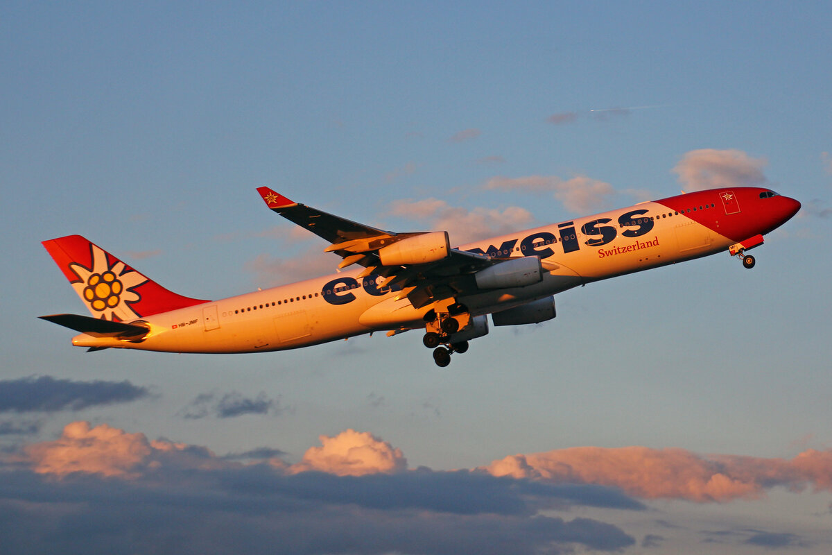 Edelweiss Air, HB-JMF, Airbus A340-313X, msn: 561,  Belalp , 03.September 2022, ZRH Zürich, Switzerland.