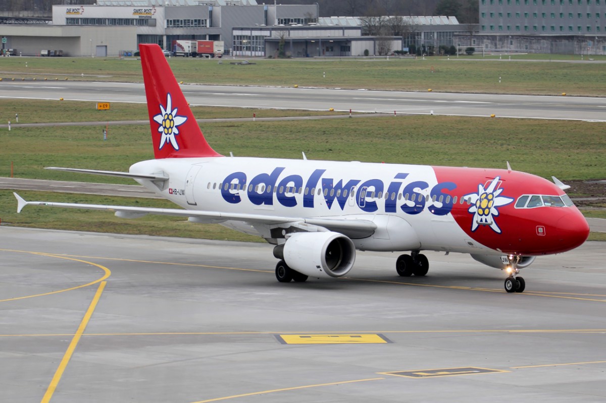 Edelweiss HB-IJW rollt zum Start in Zürich 23.1.2015