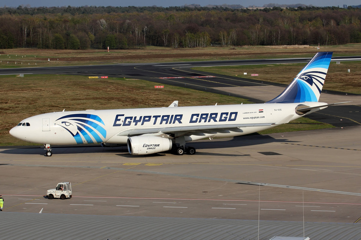 Egyptair Cargo Airbus A330-243P2F SU-GCE rollt zum Start in Köln 7.4.2019