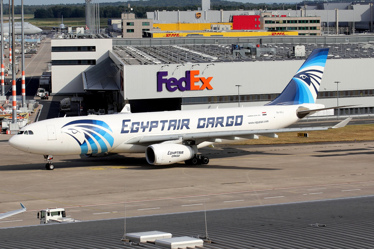 Egyptair Cargo Airbus A330-243P2F SU-GCJ rollt zum Start in Köln 21.7.2019