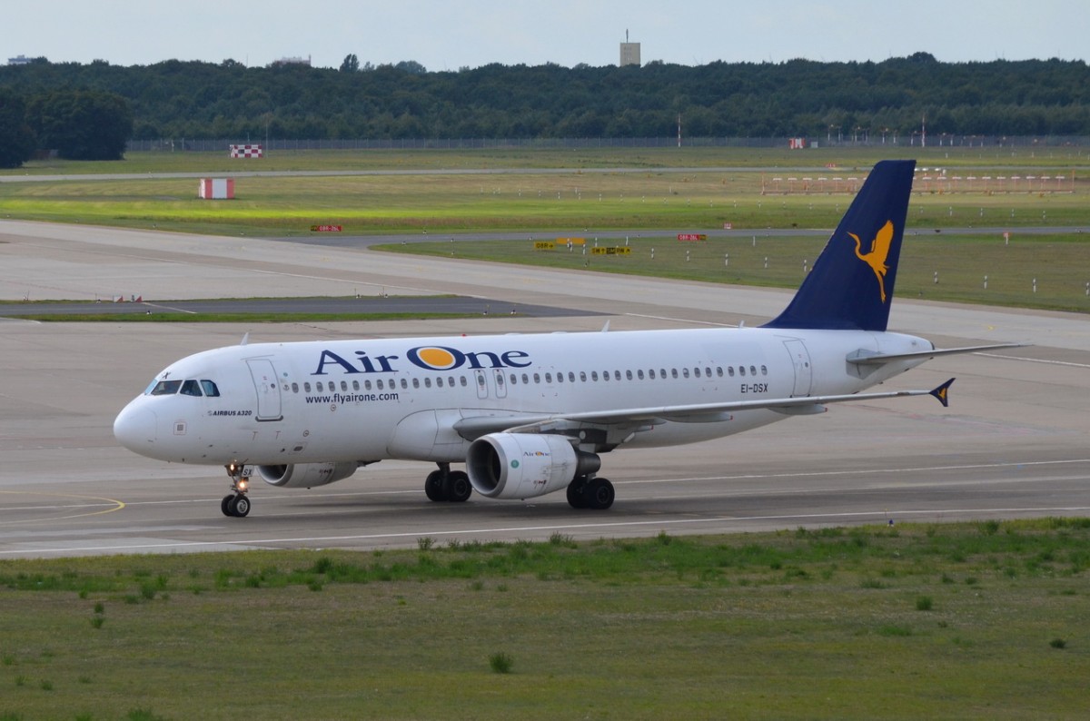 EI-DSX Air One Airbus A320-216    in Tegel am 20.08.2014 gelandet