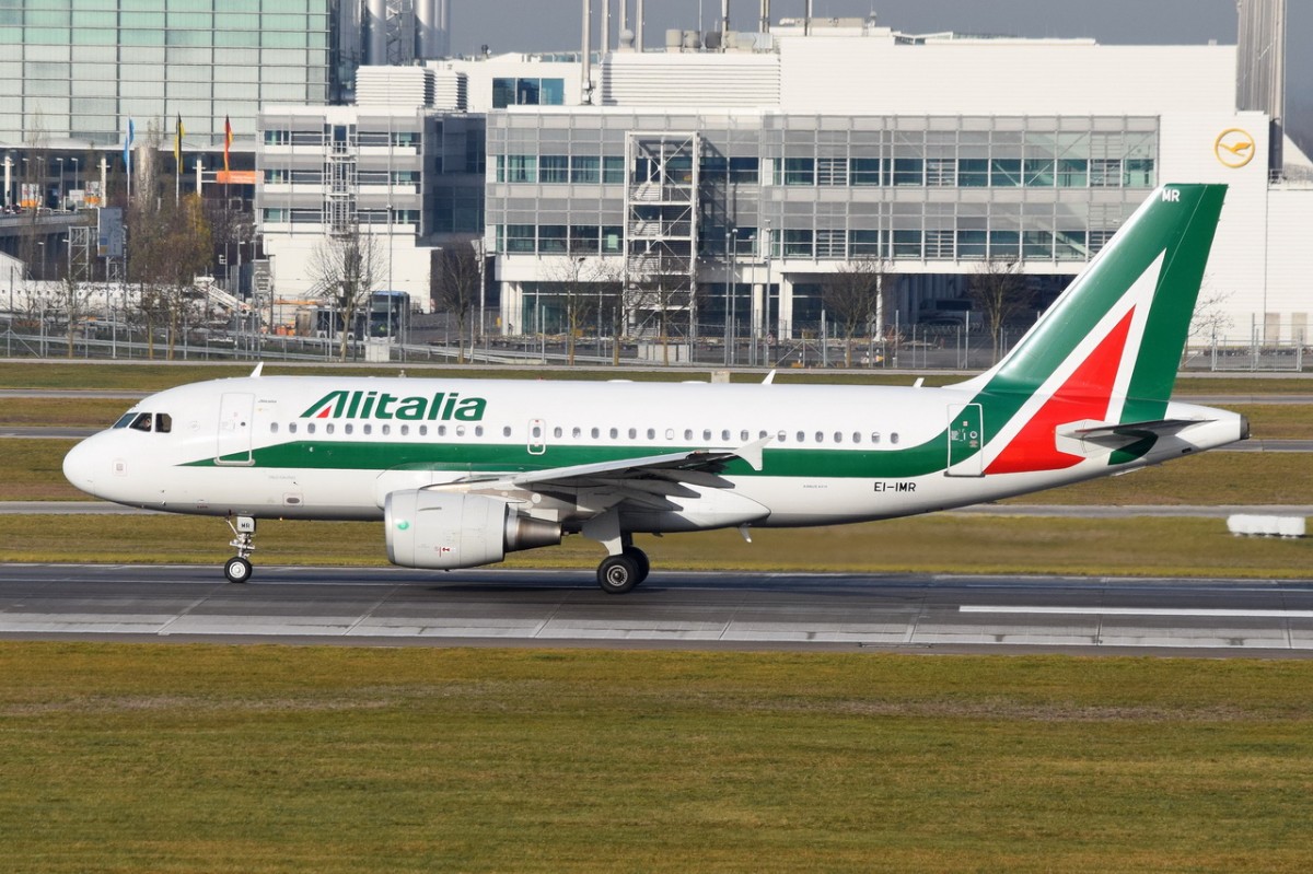 EI-IMR Alitalia Airbus A319-111  beim Start am 11.12.2015 in München
