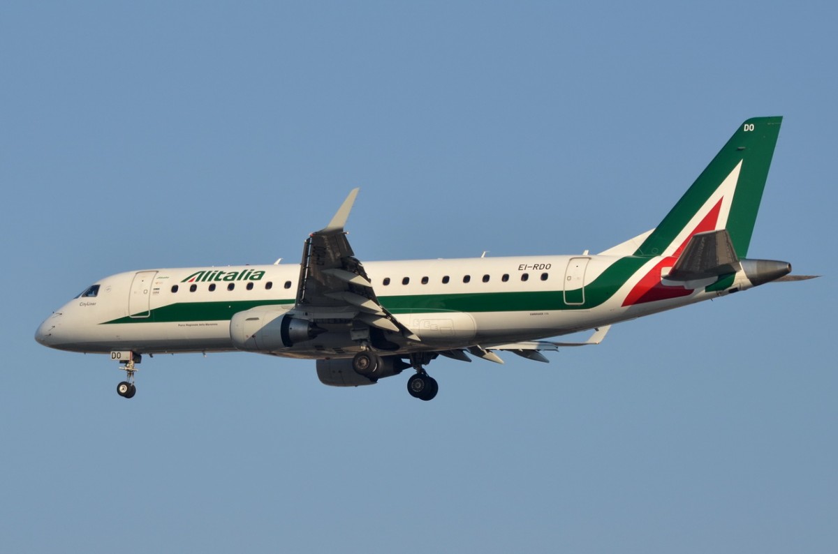 EI-RDO Alitalia Cityliner Embraer ERJ-175STD (ERJ-170-200)   Landeanflug Tegel  20.03.2015