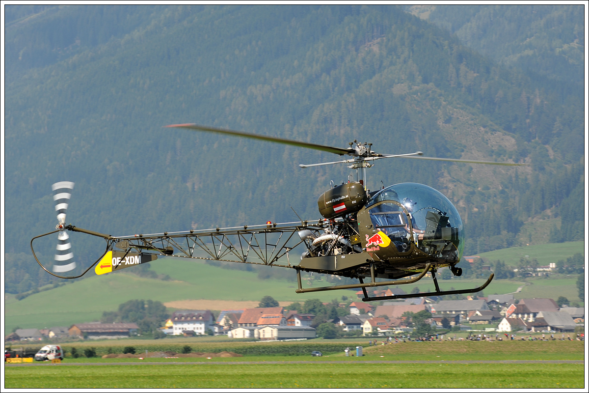 Ein Zeitzeuge der Helikoptergeschichte -  der Bell 47 (OE-XDE) der Flying Bulls anlässlich der Airpower16 am 3.9.2016 in Zeltweg.  