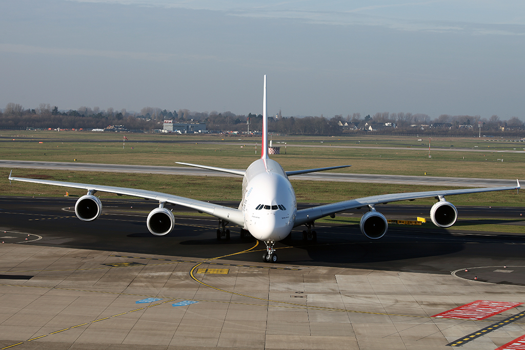 Emirates A380 (Reg. A6-EOJ) in Düsseldorf am 22.01.2016