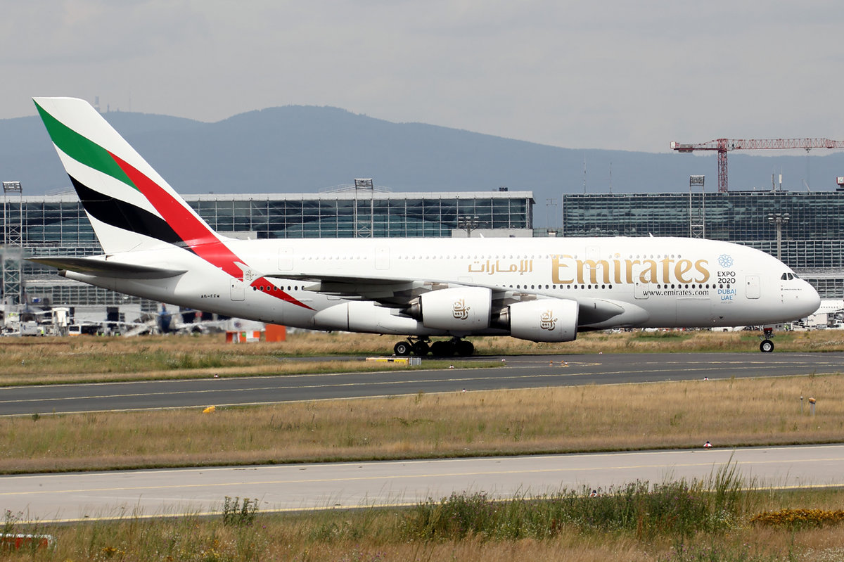 Emirates A6-EEM rollt zum Gate in Frankfurt 8.7.2016