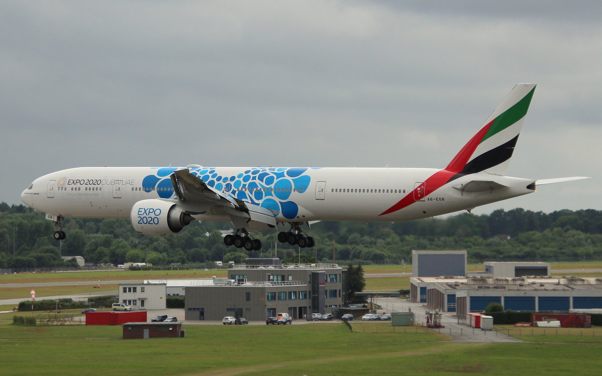 Emirates, A6-EGB,MSN 38985, Boeing 777-31H(ER), 24.06.2018, HAM-EDDH, Hamburg, Germany (Expo 2020 Dubai blue livery) 