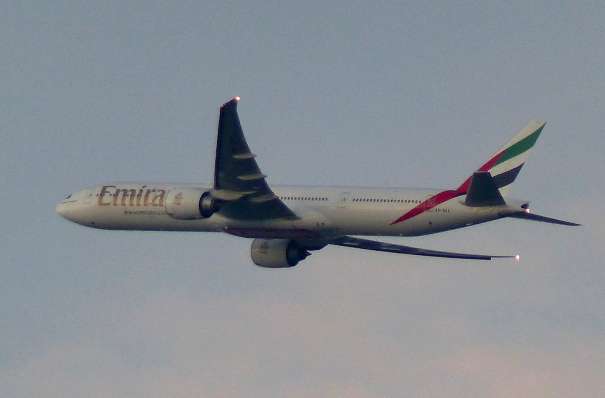 Emirates, A6-EGE, Boeing 777-300 ER, gestartet in Dubai (DXB), 6.12.2015