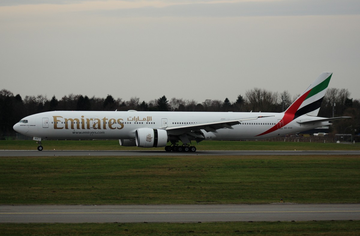 Emirates, A6-EGS, (C/N 41078),Boeing 777-31H(ER),  20.12.2015,HAM-EDDH, Hamburg, Germany 