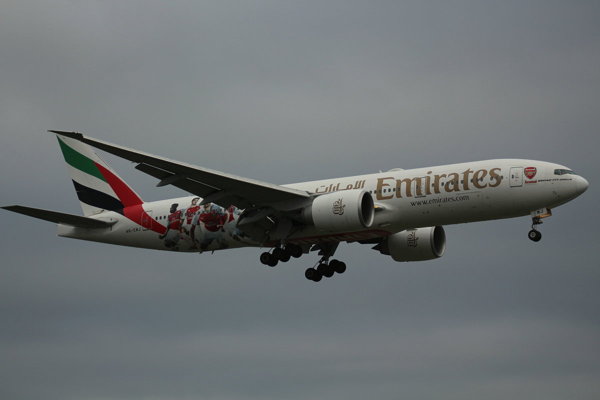 Emirates, A6-EWJ, (c/n 35590),Boeing 777-21H(LR), 09.06.2016,  HAM-EDDH, Hamburg, Germany (Arsenal London livery), 
