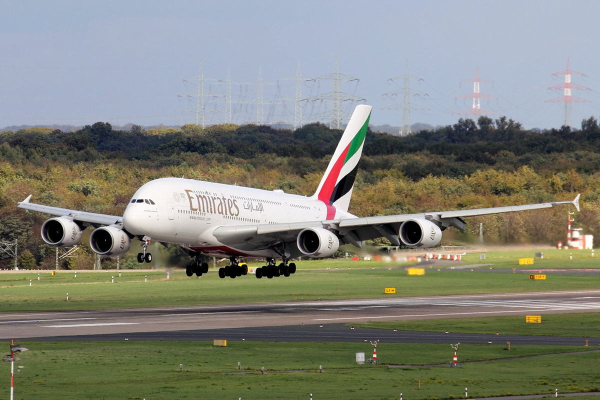 Emirates Airbus A380-861 A6-EUK bei der Landung in Düsseldorf 12.10.2019