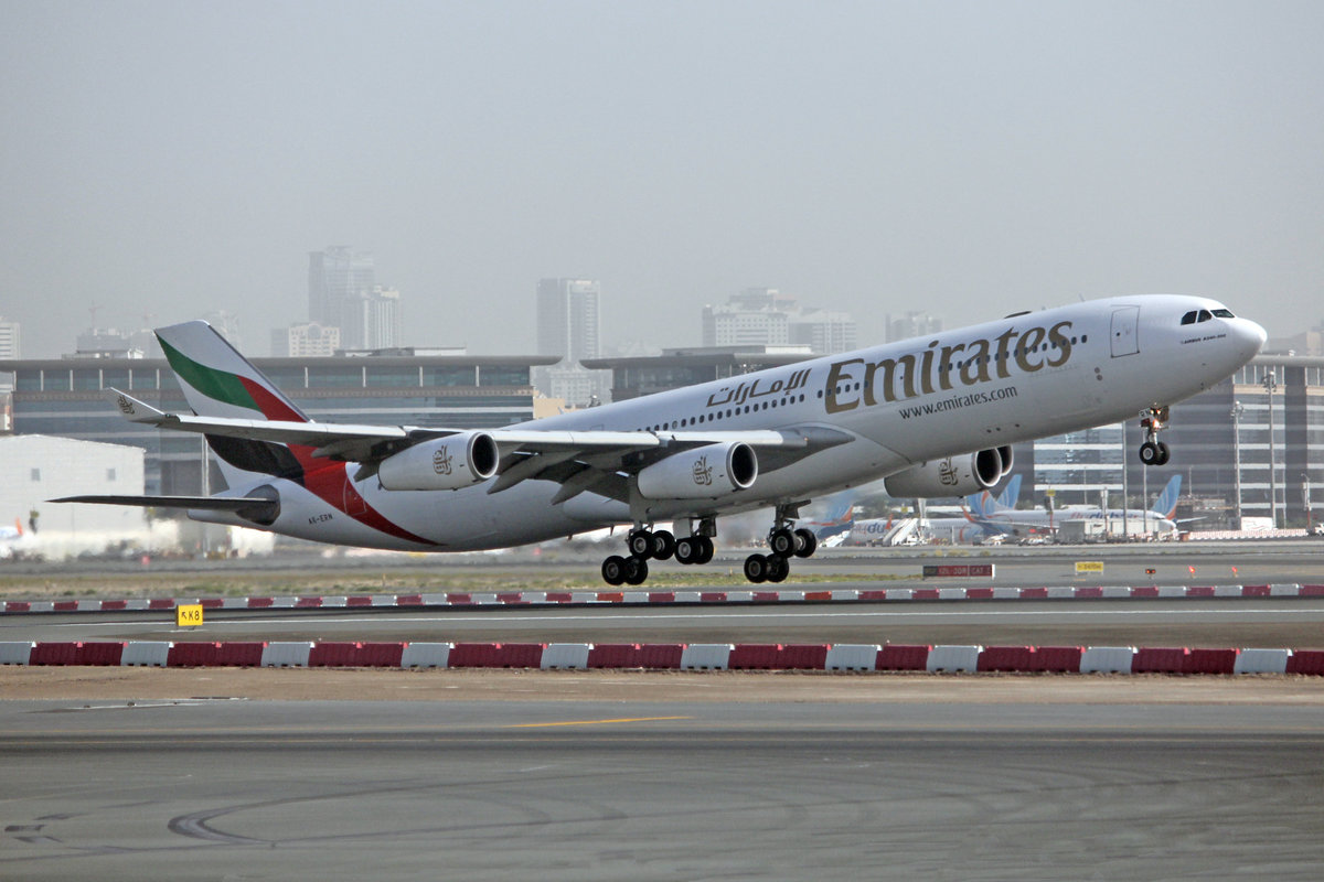 Emirates Airlines, A6-ERN, Airbus A340-313X, msn: 166, 21.April 2014, DXB Dubai, UAE.