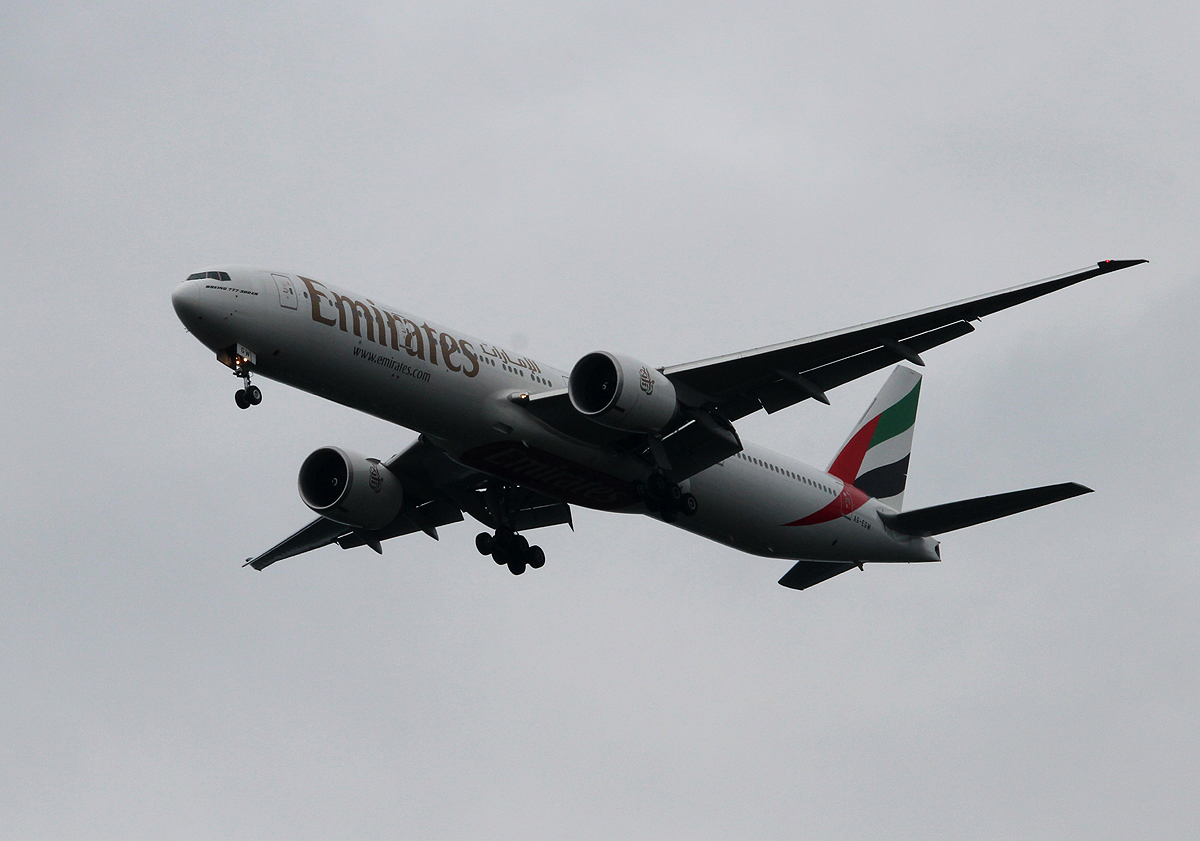 Emirates B 777-31H(ER) A6-AGW im Anflug auf Frankfurt am 12.06.2013