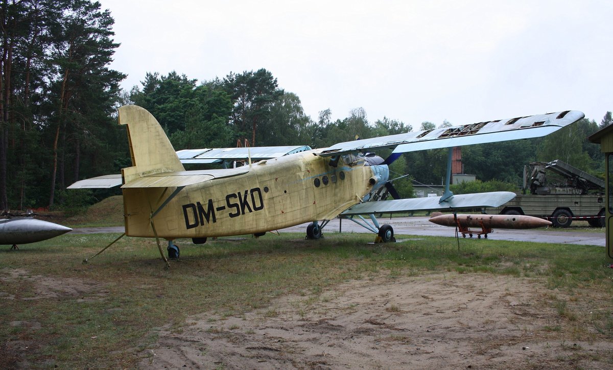 Entweder einer brauchte Teile oder die brauchen Teile : Luftfahrtmuseum Finowfurt - An-2 DM-SKO (unvollständiges Flugzeug) - 15.07.2020 - leider ein Regentag.