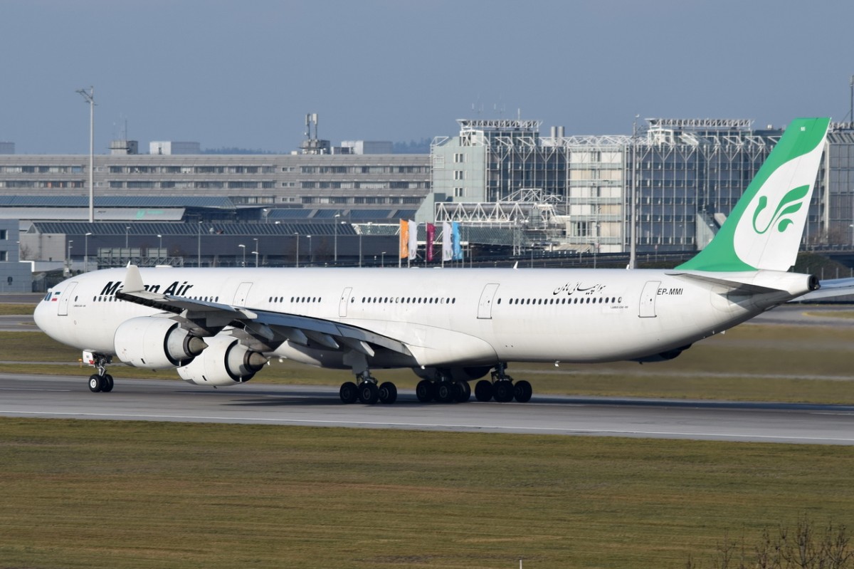 EP-MMI Mahan Airlines Airbus A340-642  beim Start am 13.12.2015 in München
