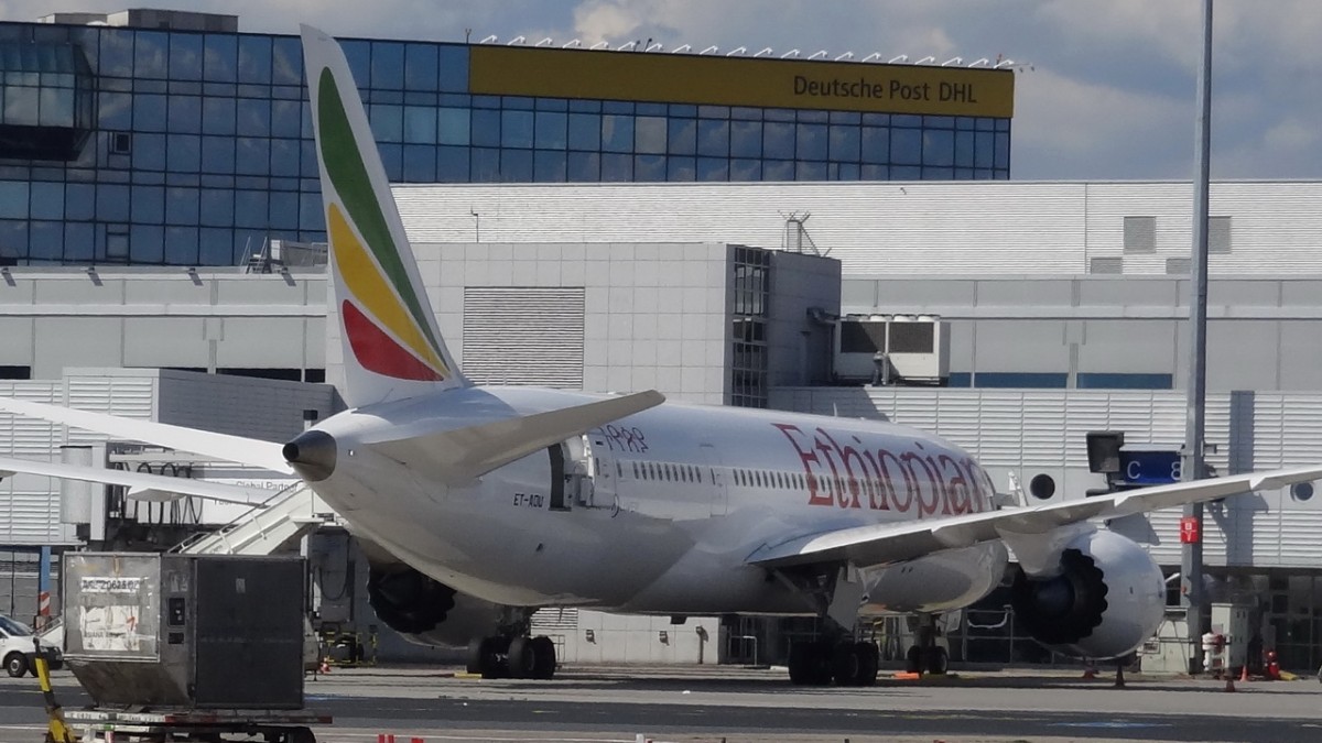 ET-AOU Ethiopian Airlines Boeing 787-8 Dreamliner       Abfertigung in Frankfurt am 16.07.2014