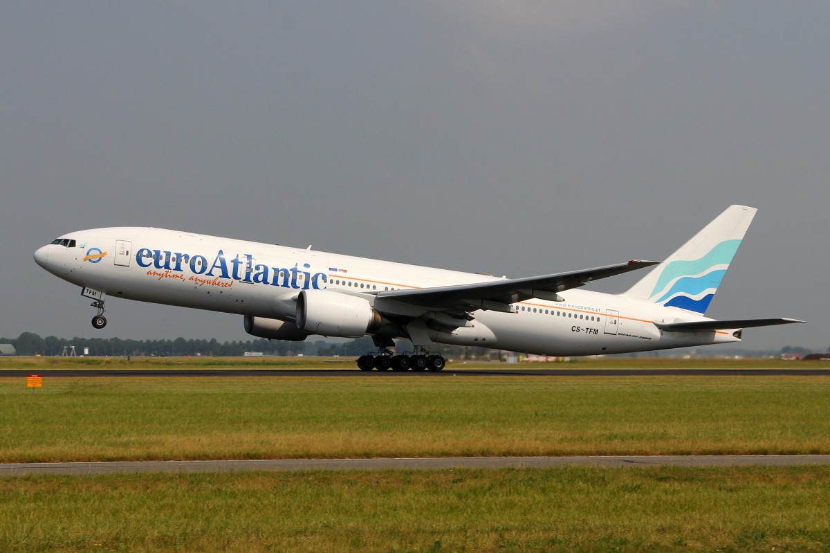 Euroatlantic Airways, CS-TFM, Boeing B777-212ER, 3.Juli 2015, AMS  Amsterdam, Netherlands.