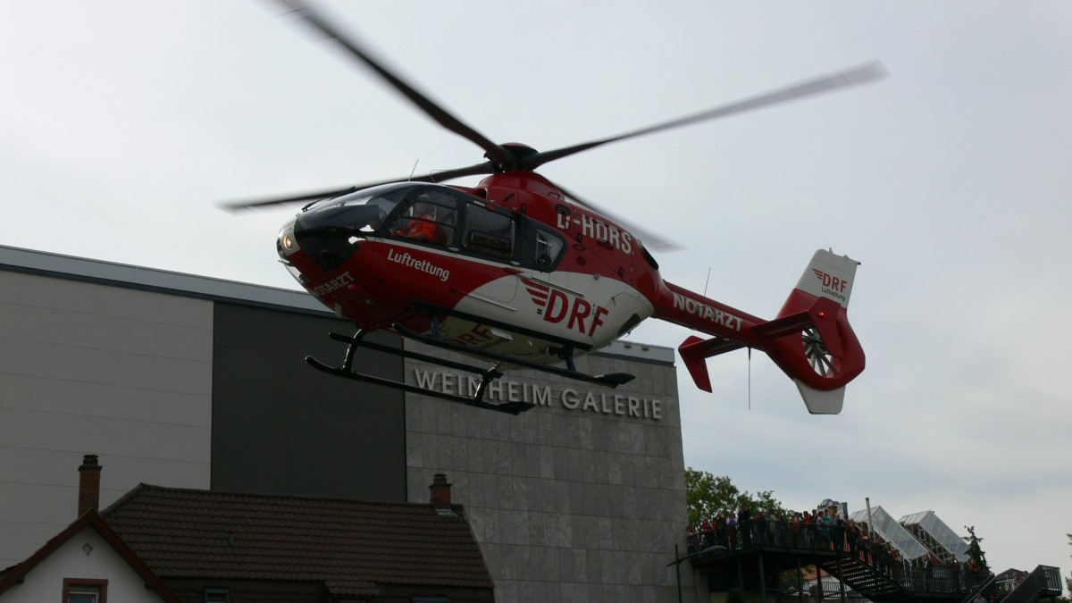 Eurocopter EC-135P-2+ D-HDRS der Deutsche Rettungsflugwacht (DRF) am 14.05.2012 in Weinheim an der Bergstrasse.