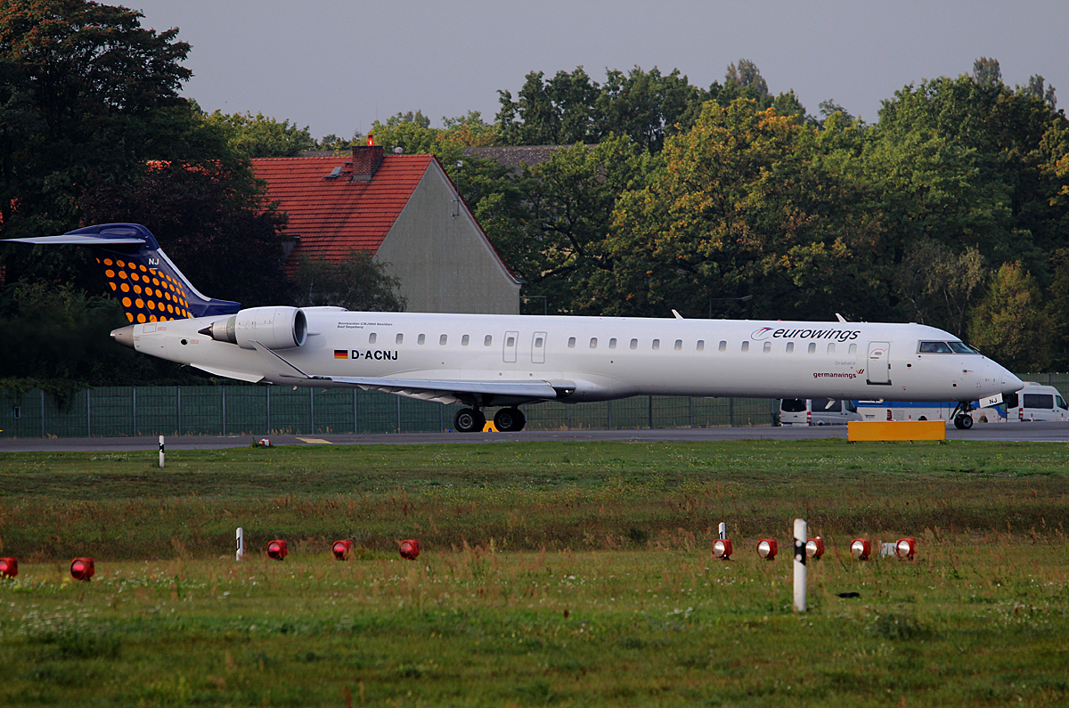 Eurowings CRJ900ER D-ACNJ kurz vor dem Start in Berlin-Tegel am 27.09.2014