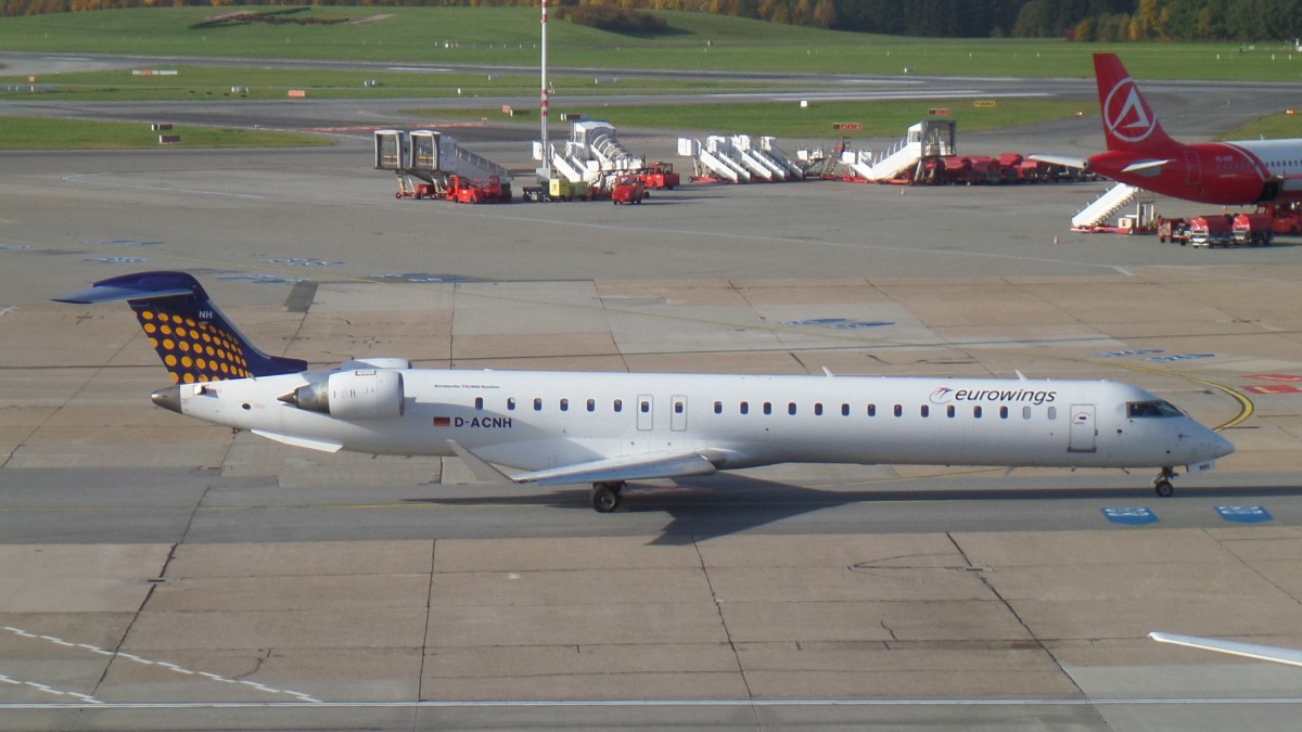 Eurowings, D-ACNM,   Canadair CRJ-900ER, zum Start rollend, 26.10.2015, HAM-EDDH
