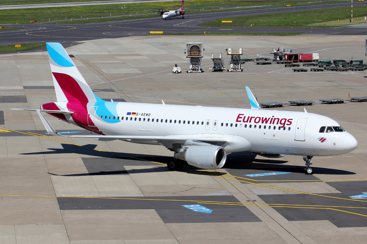 Eurowings D-AEWD rollt zum Gate in Düsseldorf 5.5.2016