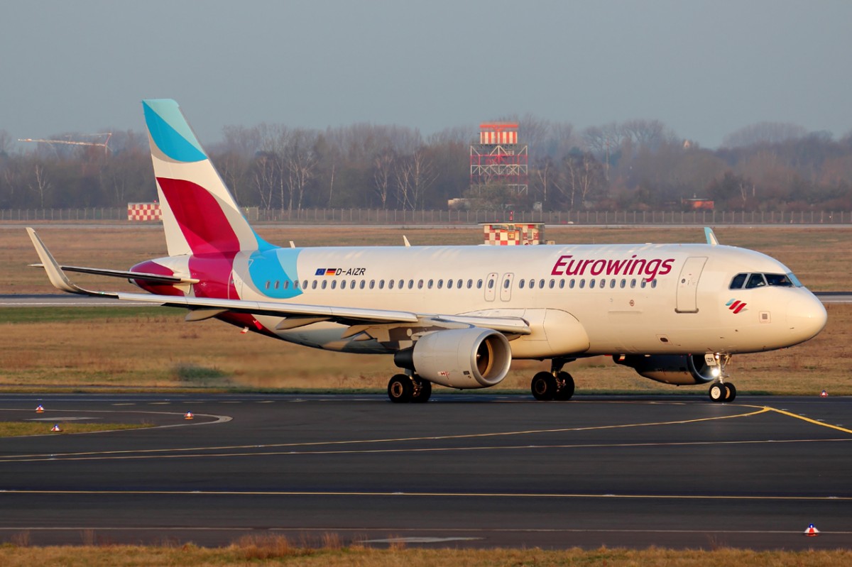 Eurowings D-AIZR rollt zum Start in Düsseldorf 23.3.2015