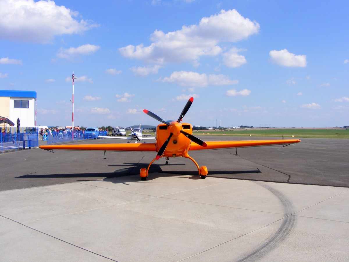 Extra 330LX, D-EXBR, Flugplatz Gera (EDAJ), 12.9.2015