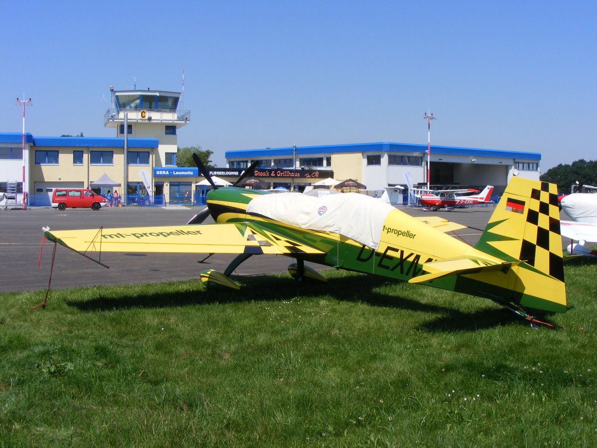 Extra 330SC, D-EXMT, Flugplatz Gera (EDAJ), 2.7.2015