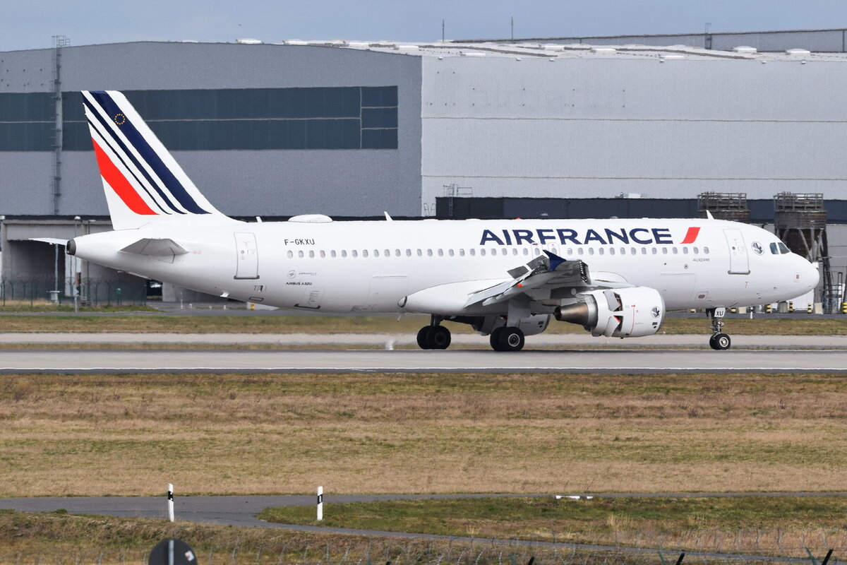 F-GKXU , Air France , Airbus A320-214 , Berlin-Brandenburg  Willy Brandt  , BER , 30.03.2022 , 