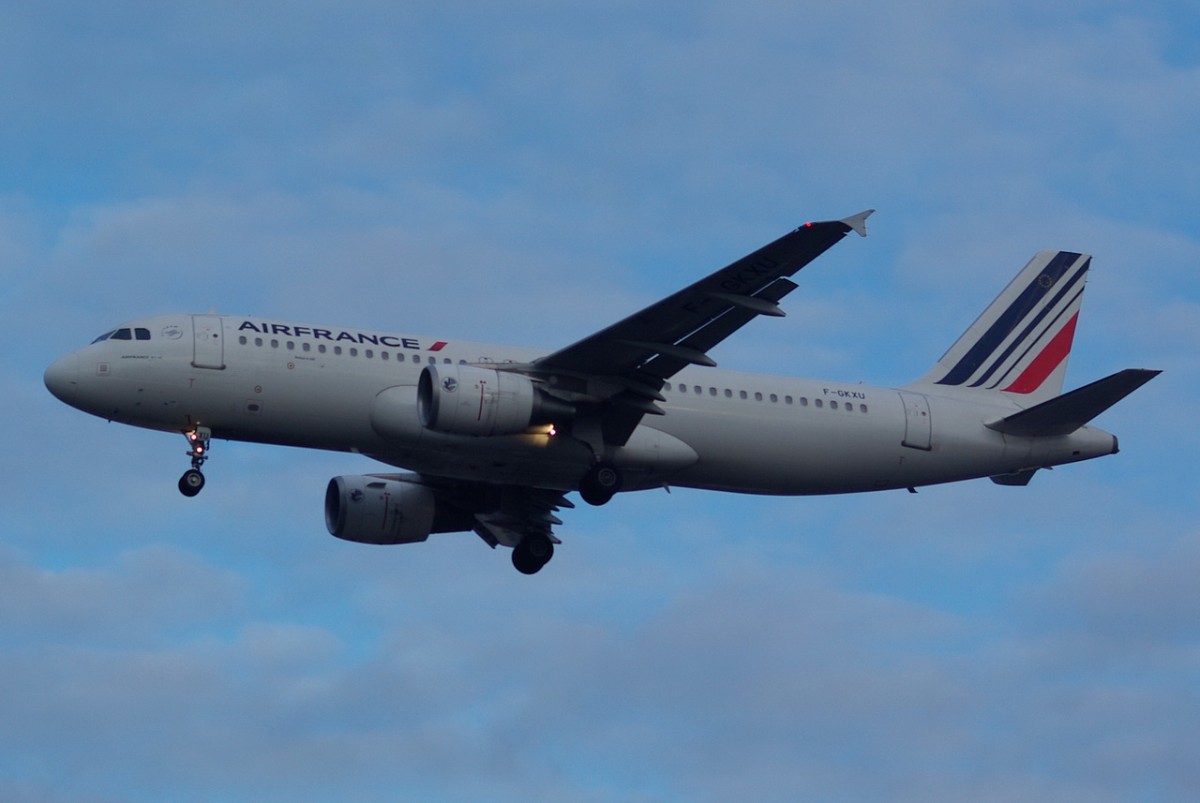 F-GKXU Air France Airbus A320-214   am 16.12.2014 beim Landeanflug Tegel