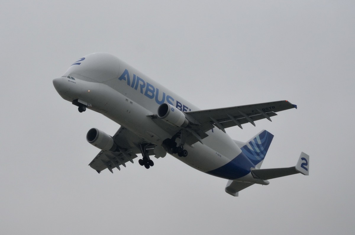 F-GSTB Airbus Transport International Airbus A300B4-608ST    am 22.10.2015 in Hamburg-Finkenwerder gestartet