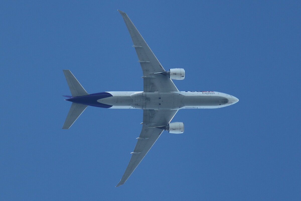 FedEx, N879FD, Boeing 777-FS2. Im Anflug auf Köln-Bonn (EDDK) am 16.06.2022