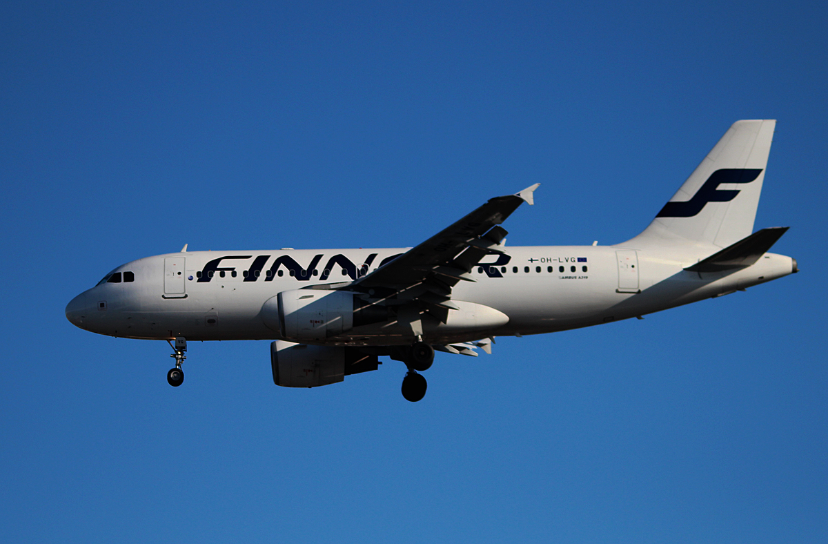 Finnair A 319-112 OH-LVG bei der Landung in Berlin-Tegel am 06.04.2015