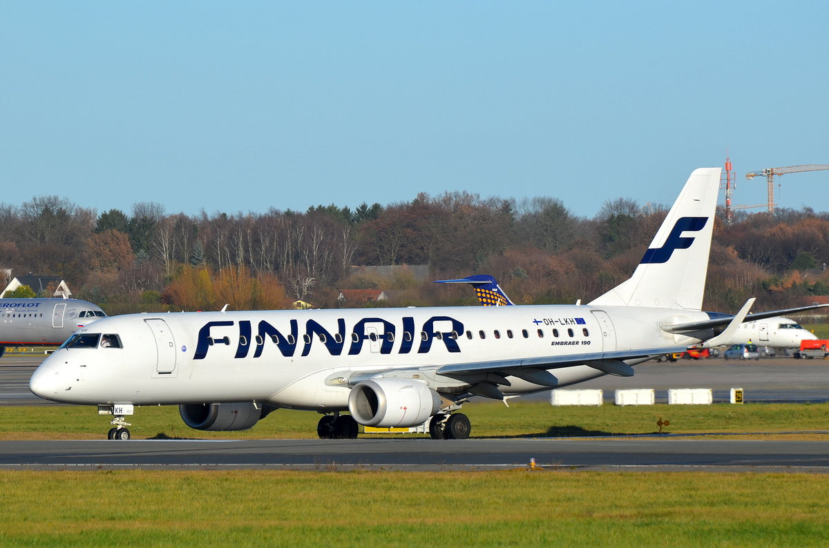 Finnair Embraer ERJ-190LR OH-LKH rollt am Flughafen Hamburg Fuhlsbüttel Helmut Schmidt zum Start aufgenommen am 27.11.16