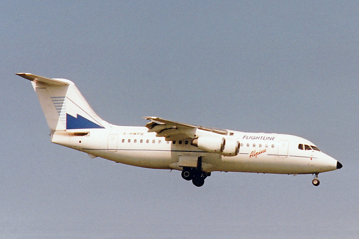 Flightline, G-HWPB, BAe 146-200, msn: E2018, Oktober 1995, ZRH Zürich, Switzerland. Scan aus der Mottenkiste.