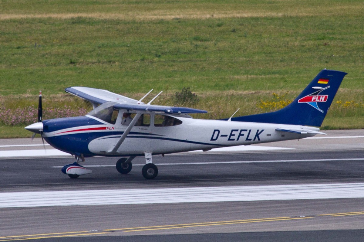FLN FRISIA - Luftverkehr (FV-FLN), D-EFLK, Cessna, 182 T Skylane, 27.06.2015, DUS-EDDL, Düsseldorf, Germany