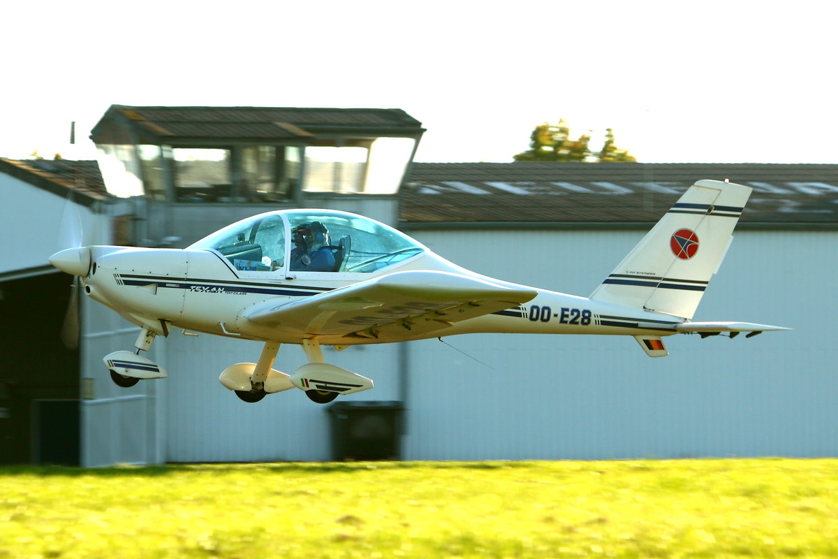 Fly Synthesis Texan, OO-E28. Bad Neuenahr-Ahrweiler (EDRA) am 15.10.2017.