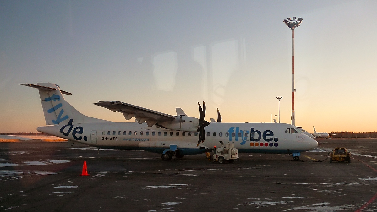 Flybe ATR 72-500, OH-ATO, am Flughafen Helsinki-Vantaa, 9.3.13 
