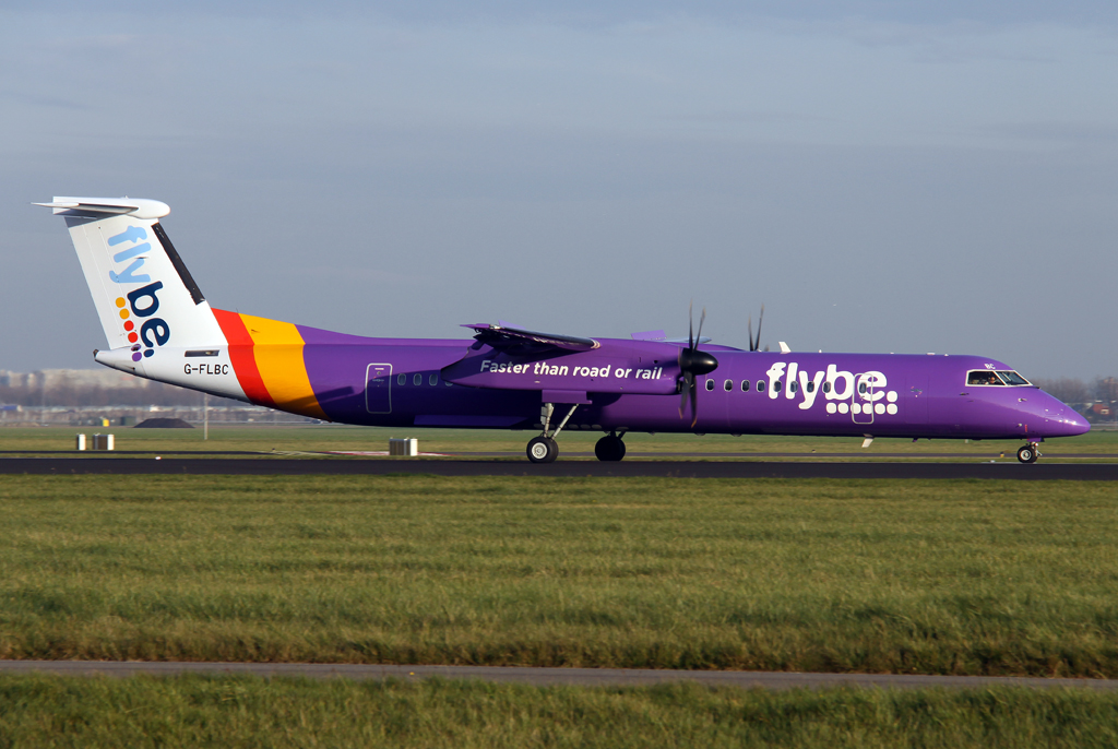 Flybe Dash 8-400 G-FLBC bei der Landung auf 18R in AMS / EHAM / Amsterdam am 11.11.2014