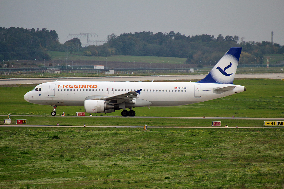 Freebird, Airbus A 320-214, TC-FBO, BER, 08.10.2022