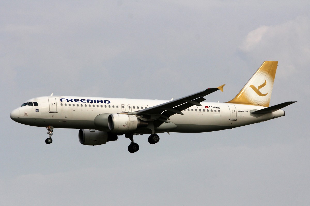 Freebird Airline, TC-FBH, Airbus A320-214, 5.Juli 2015, AMS Amsterdam, Netherlands.