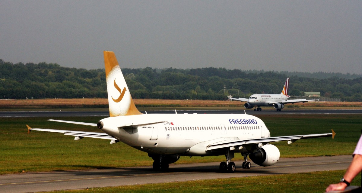 Freebird,TC-FBH,(c/n4207),Airbus A320-214,25.07.2013,HAM-EDDH,Hamburg,Germany(hinten Germanwings,D-AGWB,A319-132)