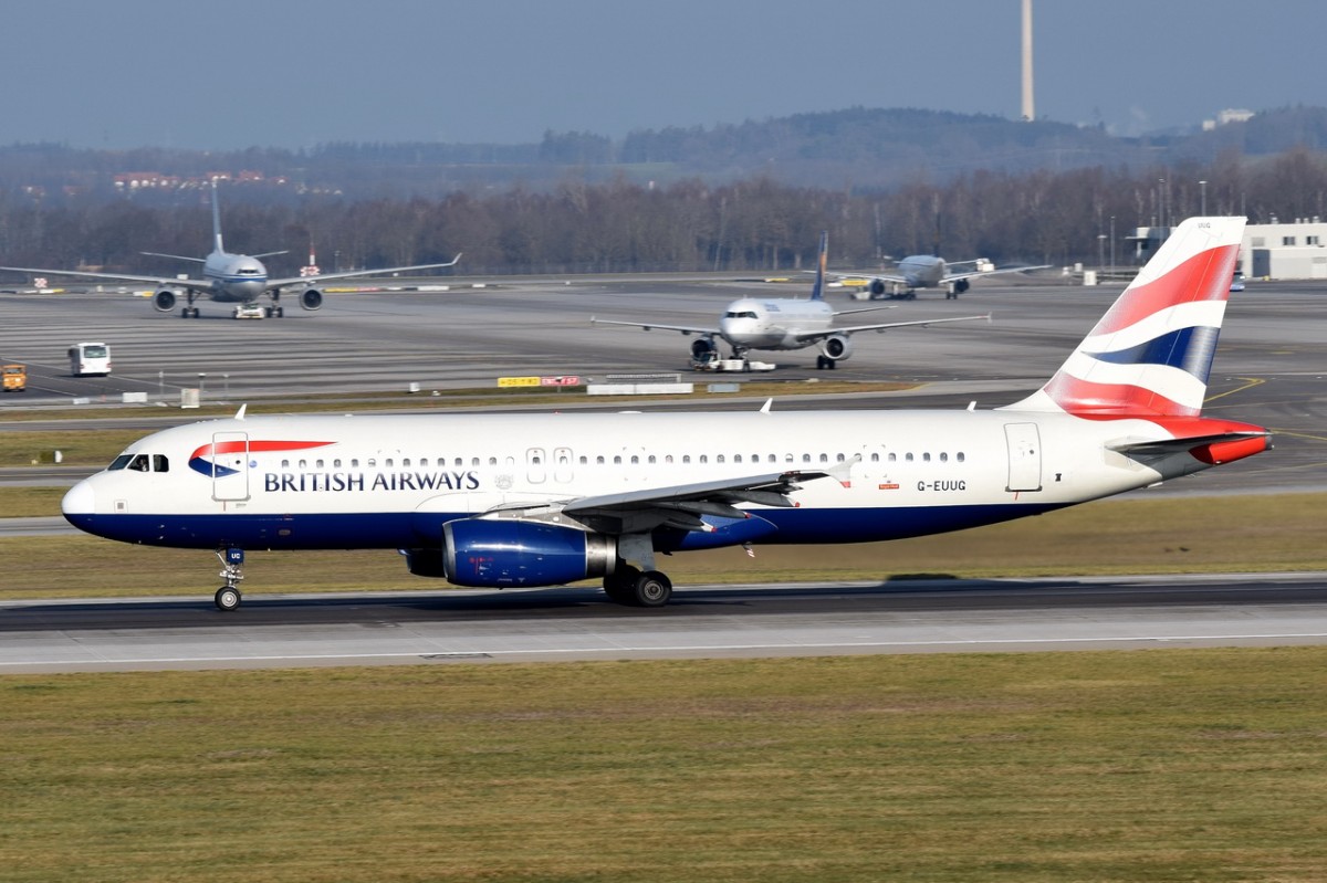 G-EUUG British Airways Airbus A320-232  in München beim Start am 13.12.2015